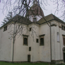 Kaple sv. Barbory stojí na výrazném kopečku v sousedství hradu Buchlov.