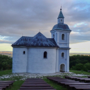 Údajně jde o nejstarší stojící kostel na Slovensku. Dřív býval rotundou, přistavěná věž to trochu zmátla.