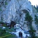 Jeskyně peštera Ialomitej s monastýrem