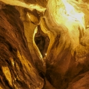 Jeskyně je známá svými chodbami srdčitého tvaru.