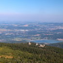Výhled přes Pielgrzymy do polského předhůří Krkonoš