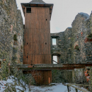 Na hradě je zbudovaná vyhlídková věž - volně přístupná
