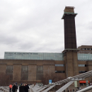 Tate Modern - britské národní muzeum moderního umění. Tam nejdeme, umění nerozumíme.