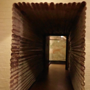 V době války byl přístup do místností z budovy nad nimi prostřednictvím podzemních tunelů. Tento tunel byl později uměle prokopán, aby vyšla najevo tloušťka zdí.