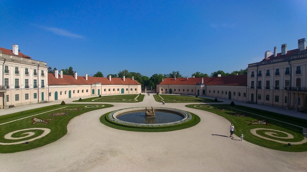 Bývá označován za „maďarské Versailles“