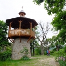 Romantická vyhlídková věž Na chlumu byla postavena na přelomu 19. a 20. století. Zbytky věže byly v roce 2013 zrekonstruovány do původní podoby. Vyhlídkový ochoz není výš než okolní stromy, a tak je výhled do okolí velmi omezený.