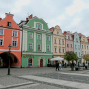 Jako většina polských měst má pěkné historické centrum s radnicí uprostřed a honosnými domy okolo.