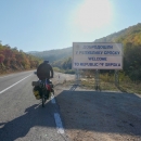 Na pár kilometrů vjíždíme do srbské části země.