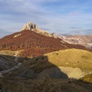 Hora Puzim (1778 m) a za ní pohoří Treskavica