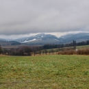Pohled směrem na Dolní Moravu a Králický Sněžník. Mraky jsou dost nízko