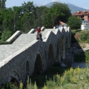 Slavo překonává starý turecký most