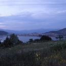Už skoro za tmy opouštíme Kastorii