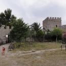 Turecká pevnost nad celým městem je z 19. století