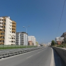Durrës - hotely stojí hned u dálnice.