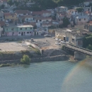 Pohled z hradu na cikánský slum, který zdobí vjezd do Shkodry