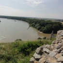 Hrad Devín leží na dvoubarevném soutoku Moravy s Dunajem