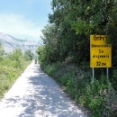Odkud nebo kam až tato silnice vede, informace nemáme, my po ní pojedeme jen asi třicet kilometrů do Trebinje.