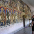 Pradávné ikony na zdi klášterního kostela