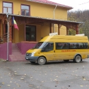 Školní autobus v Sopotu Nou, vzpomínáme na Rumunsko 2010 (kopie = děti :-)