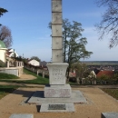 Památník obětem války v zámeckém parku