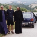 Naši noví známí, mimochodem ten kněz s sebou nosil pistoli a varoval ns před různými nástrahami v Bulharsku