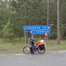 Na Hoburgen, nejjižnější cíp Gotlandu, je to odsud nejkratší cestou 177 kilometrů, píšou to tu na směrové ceduli.
