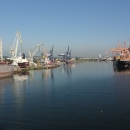 Z horní paluby potom sledujeme příjezd trajektu do gdyňského přístavu.