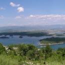 Slano jezero - v dáli Nikšič