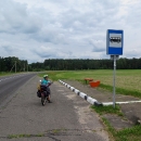 Běloruský venkov - na zastávce autobusu je tak čisto, že by se tu dalo jíst ze země