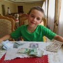 Peníze Víťu baví. Řekl si o kapesné v běloruských rublech a má je dodneška schované na památku. Když se u nás stavíte, rád vám je ukáže :-)