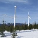 Větrné elektrárny na Medvědí hoře. Té vlevo něco nahoře chybí...