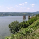 Zřícenina hradu Cetátii Trikule čeká až ji podmáčí přehrada na Dunaji