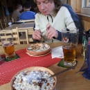 Dopřáváme si typické slovenské halušky s typickým slovenským pivem