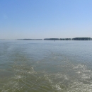 Dunaj ve své celé šířce (přes 1 km) ještě než se rozleje do tří hlavních ramen Dunajské delty
