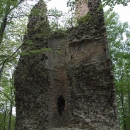 Dominantou Kaltenštejna je torzo věže, ukázka poměru zdi a prostoru uvnitř