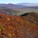 Barvy podzimu ze Znievu, na obzoru hřeben Malé Fatry