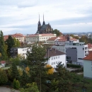 Výhled na katedrálu sv. Petra a Pavla ze stoupání na hrad Špilberk