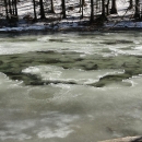 Zajímavý úkaz, řeka zamrzla i zespodu